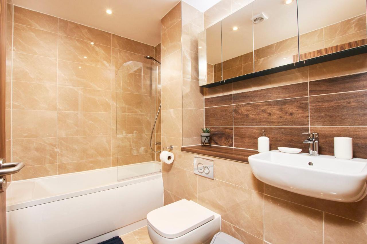 Вилла Fabulous 5 Bed House W Parking Манчестер Экстерьер фото