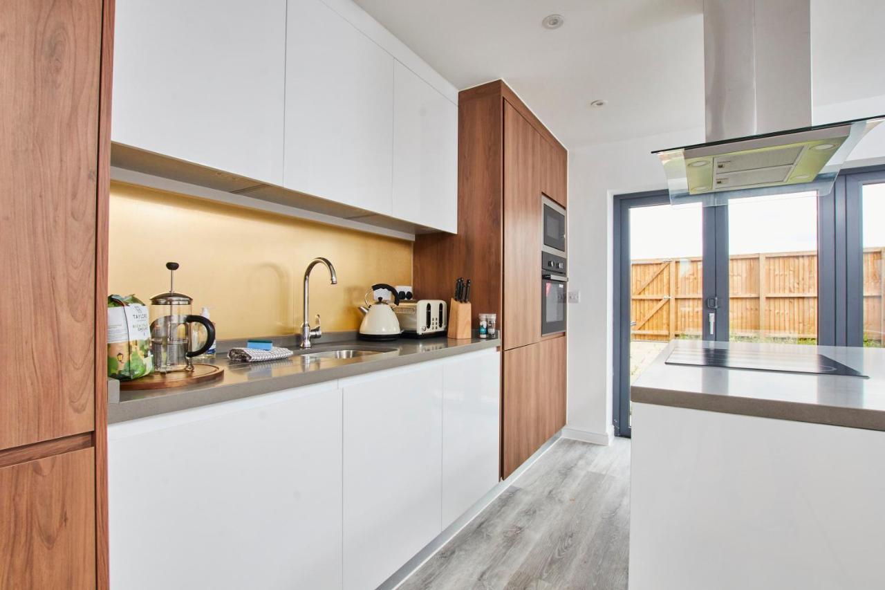 Вилла Fabulous 5 Bed House W Parking Манчестер Экстерьер фото